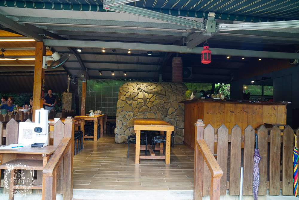 高雄麵包雞[奇山石窯]沒預定就吃不到的超人氣麵包雞!石窯披薩超好吃der~