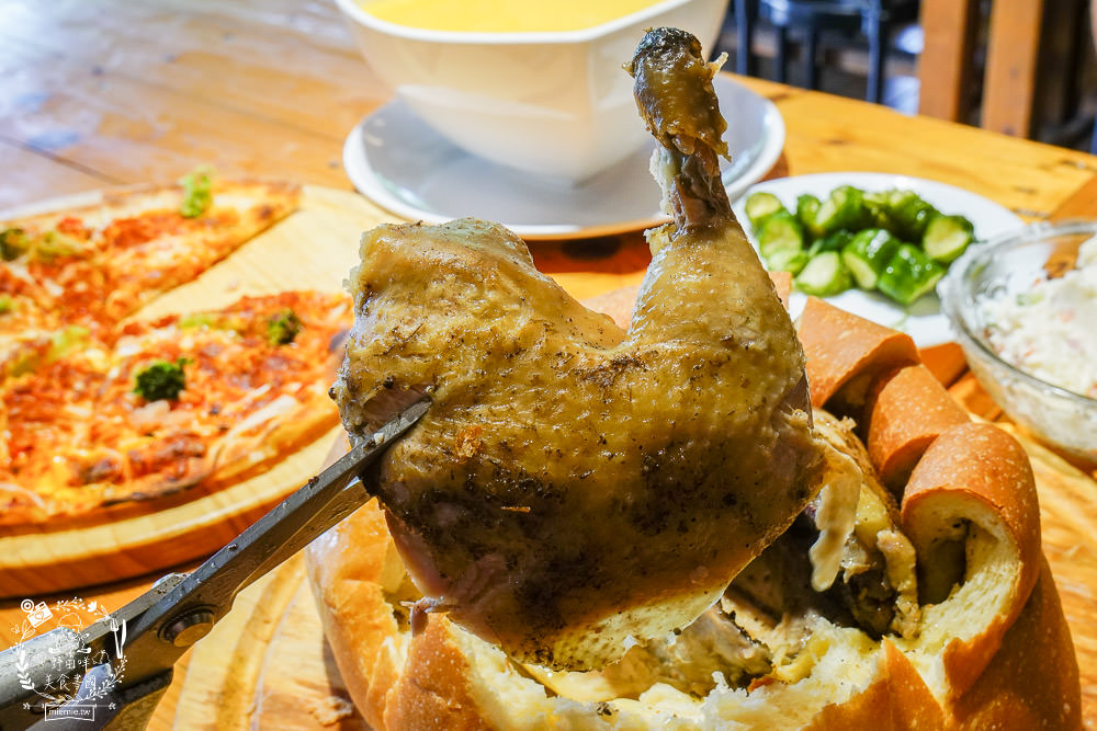 高雄麵包雞[奇山石窯]沒預定就吃不到的超人氣麵包雞!石窯披薩超好吃der~