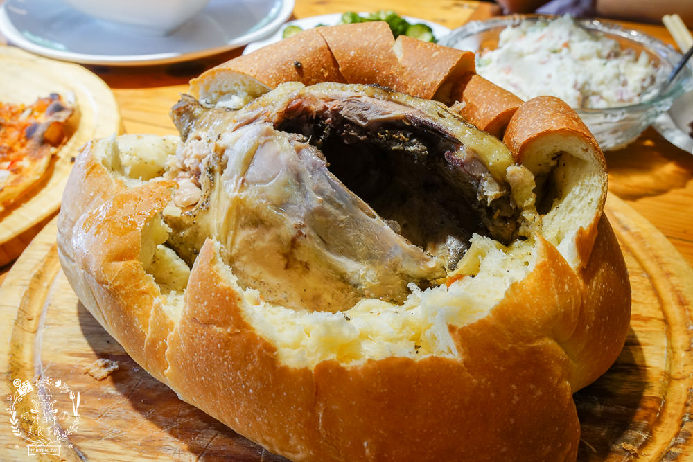 高雄麵包雞[奇山石窯]沒預定就吃不到的超人氣麵包雞!石窯披薩超好吃der~