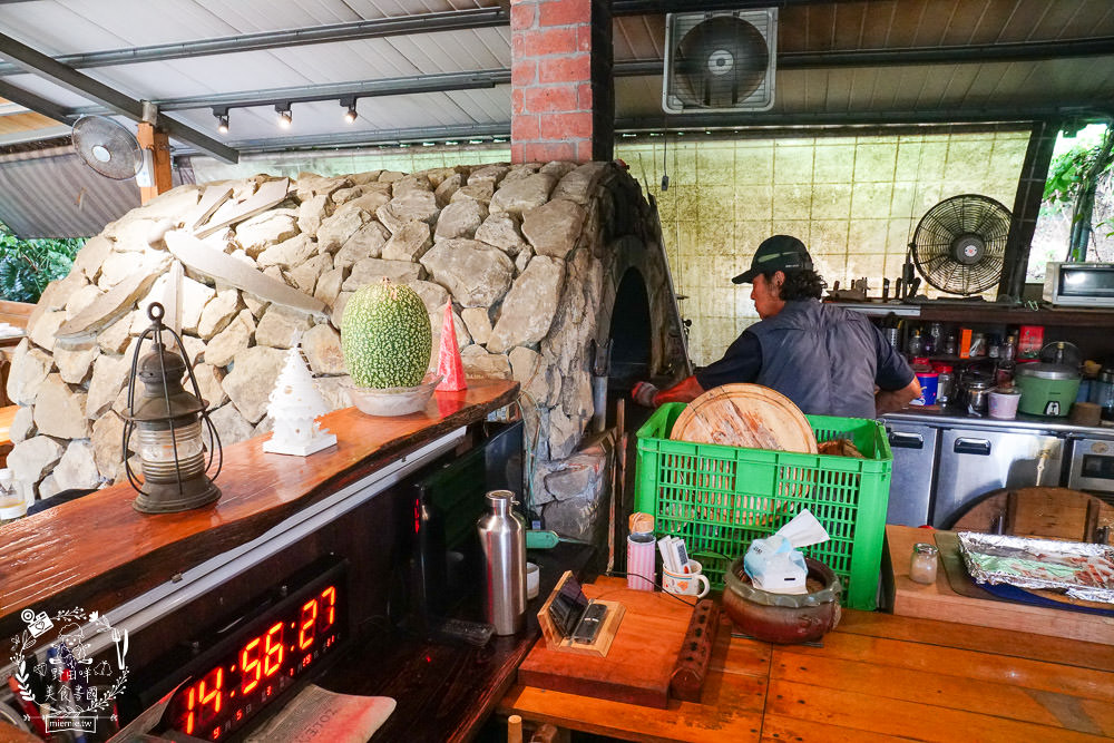 高雄麵包雞[奇山石窯]沒預定就吃不到的超人氣麵包雞!石窯披薩超好吃der~