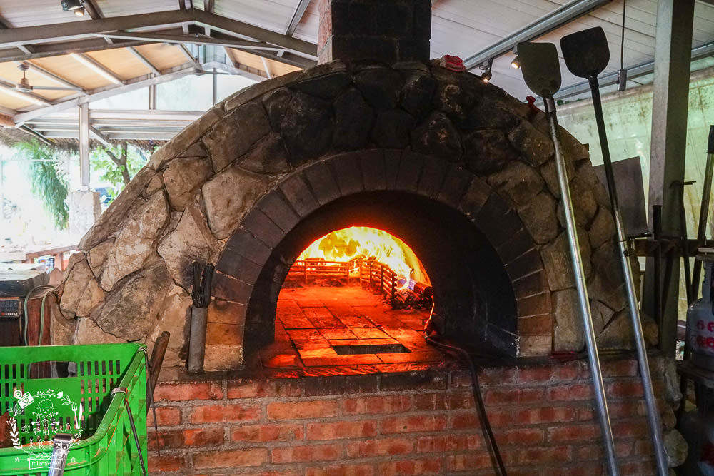 高雄麵包雞[奇山石窯]沒預定就吃不到的超人氣麵包雞!石窯披薩超好吃der~