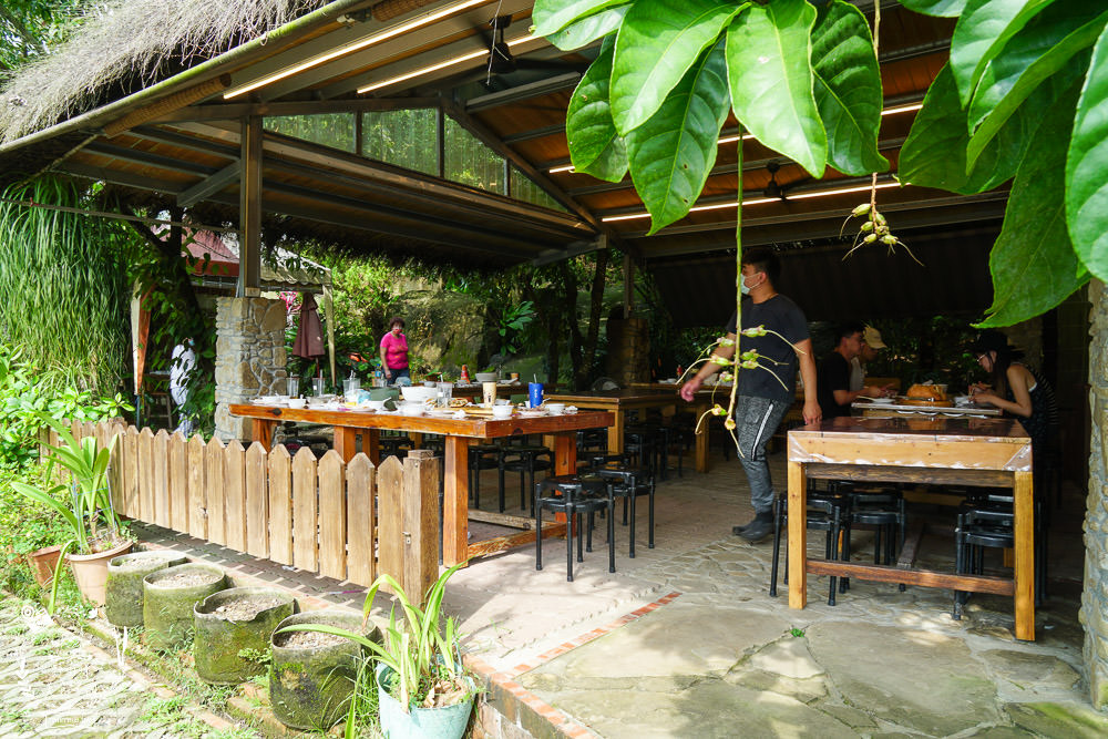 高雄麵包雞[奇山石窯]沒預定就吃不到的超人氣麵包雞!石窯披薩超好吃der~