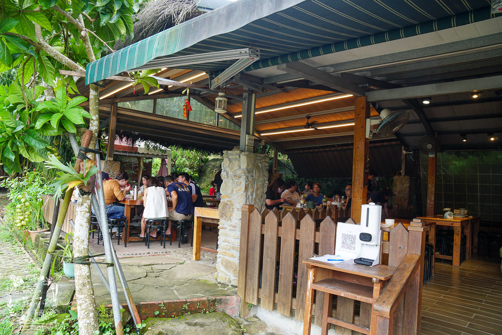 高雄麵包雞[奇山石窯]沒預定就吃不到的超人氣麵包雞!石窯披薩超好吃der~