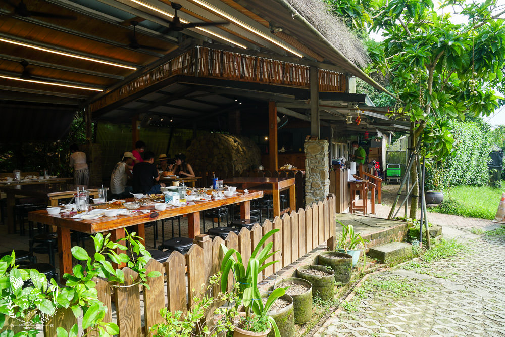 高雄麵包雞[奇山石窯]沒預定就吃不到的超人氣麵包雞!石窯披薩超好吃der~