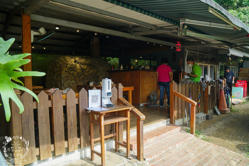 高雄麵包雞[奇山石窯]沒預定就吃不到的超人氣麵包雞!石窯披薩超好吃der~