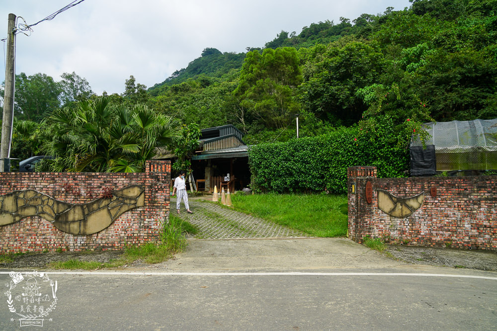 高雄麵包雞[奇山石窯]沒預定就吃不到的超人氣麵包雞!石窯披薩超好吃der~
