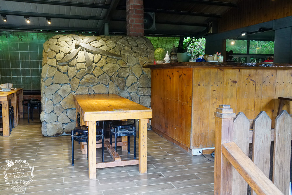 高雄麵包雞[奇山石窯]沒預定就吃不到的超人氣麵包雞!石窯披薩超好吃der~