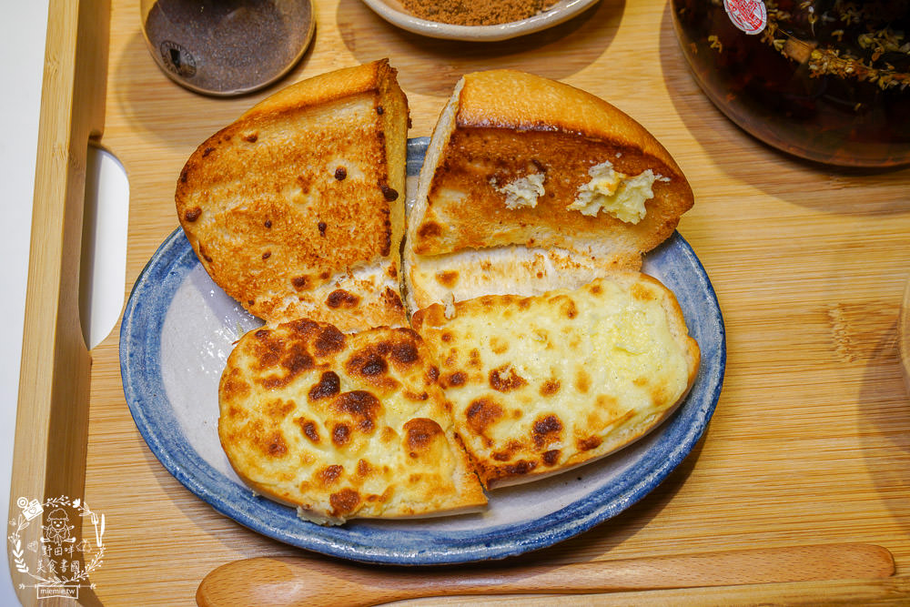 高雄奧瑪烘焙首賣出爐就完售的120%含水量北海道氣球麵包!咬勁紮實麥香的鹽可頌+多種口味皮脆內軟Q的人氣維也納軟法!高雄美食高雄麵包店 - 第45張圖 高雄奧瑪烘焙首賣出爐就完售的120%含水量北海道氣球麵包!咬勁紮實麥香的鹽可頌+多種口味皮脆內軟Q的人氣維也納軟法!高雄美食高雄麵包店