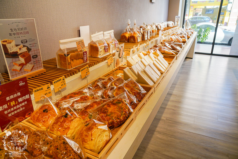 高雄奧瑪烘焙首賣出爐就完售的120%含水量北海道氣球麵包!咬勁紮實麥香的鹽可頌+多種口味皮脆內軟Q的人氣維也納軟法!高雄美食高雄麵包店 - 第12張圖 高雄奧瑪烘焙首賣出爐就完售的120%含水量北海道氣球麵包!咬勁紮實麥香的鹽可頌+多種口味皮脆內軟Q的人氣維也納軟法!高雄美食高雄麵包店