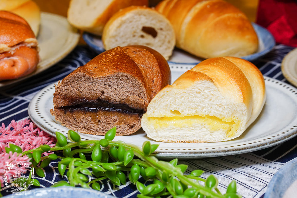 高雄奧瑪烘焙首賣出爐就完售的120%含水量北海道氣球麵包!咬勁紮實麥香的鹽可頌+多種口味皮脆內軟Q的人氣維也納軟法!高雄美食高雄麵包店 - 第36張圖 高雄奧瑪烘焙首賣出爐就完售的120%含水量北海道氣球麵包!咬勁紮實麥香的鹽可頌+多種口味皮脆內軟Q的人氣維也納軟法!高雄美食高雄麵包店