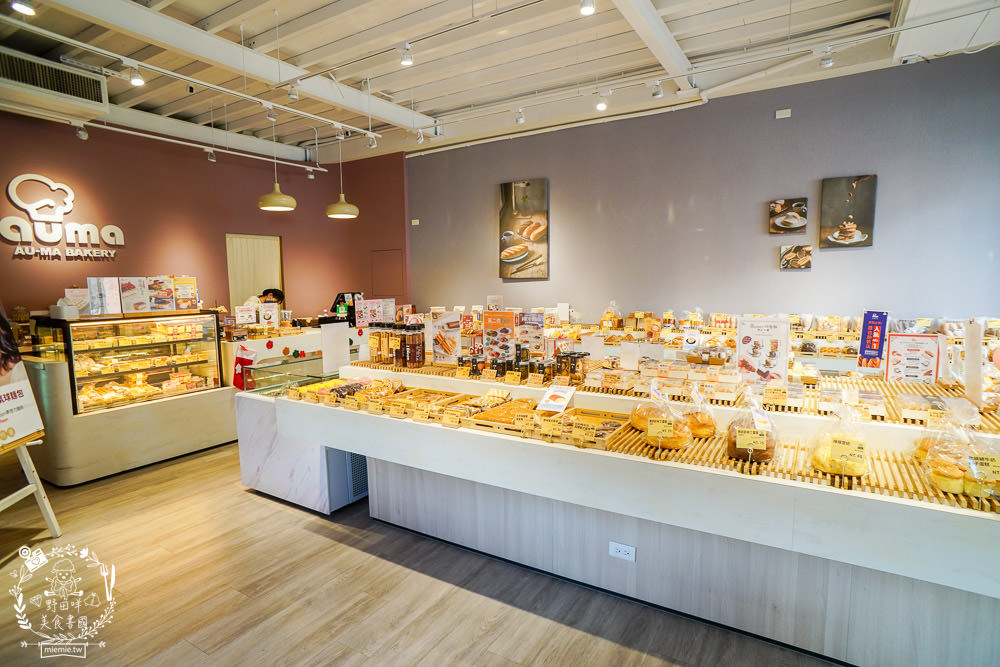 高雄奧瑪烘焙首賣出爐就完售的120%含水量北海道氣球麵包!咬勁紮實麥香的鹽可頌+多種口味皮脆內軟Q的人氣維也納軟法!高雄美食高雄麵包店 - 第8張圖 高雄奧瑪烘焙首賣出爐就完售的120%含水量北海道氣球麵包!咬勁紮實麥香的鹽可頌+多種口味皮脆內軟Q的人氣維也納軟法!高雄美食高雄麵包店