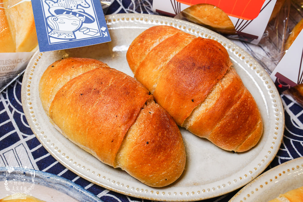 高雄奧瑪烘焙首賣出爐就完售的120%含水量北海道氣球麵包!咬勁紮實麥香的鹽可頌+多種口味皮脆內軟Q的人氣維也納軟法!高雄美食高雄麵包店 - 第32張圖 高雄奧瑪烘焙首賣出爐就完售的120%含水量北海道氣球麵包!咬勁紮實麥香的鹽可頌+多種口味皮脆內軟Q的人氣維也納軟法!高雄美食高雄麵包店