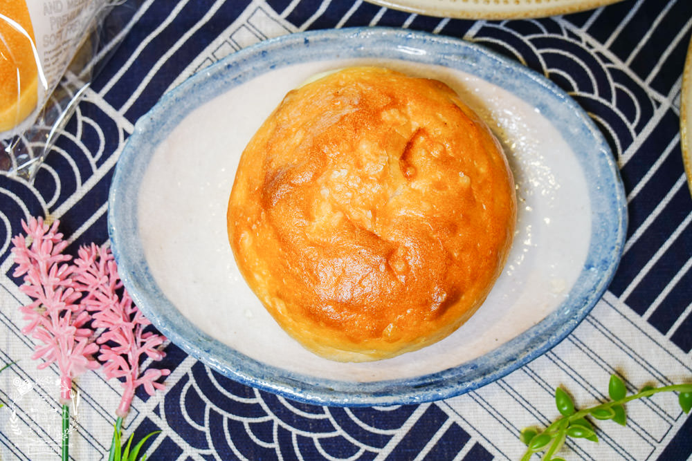 高雄奧瑪烘焙首賣出爐就完售的120%含水量北海道氣球麵包!咬勁紮實麥香的鹽可頌+多種口味皮脆內軟Q的人氣維也納軟法!高雄美食高雄麵包店 - 第26張圖 高雄奧瑪烘焙首賣出爐就完售的120%含水量北海道氣球麵包!咬勁紮實麥香的鹽可頌+多種口味皮脆內軟Q的人氣維也納軟法!高雄美食高雄麵包店