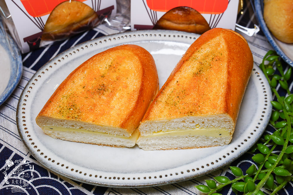 高雄奧瑪烘焙首賣出爐就完售的120%含水量北海道氣球麵包!咬勁紮實麥香的鹽可頌+多種口味皮脆內軟Q的人氣維也納軟法!高雄美食高雄麵包店 - 第41張圖 高雄奧瑪烘焙首賣出爐就完售的120%含水量北海道氣球麵包!咬勁紮實麥香的鹽可頌+多種口味皮脆內軟Q的人氣維也納軟法!高雄美食高雄麵包店