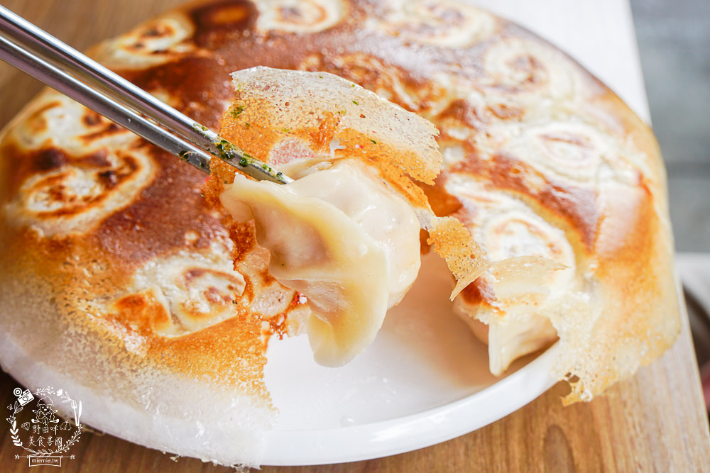 女子餃子|高雄超有特色的圓盤煎餃!三美好一次品嘗三種口味!鹽埕區的特色美食