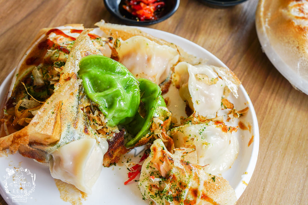 女子餃子|高雄超有特色的圓盤煎餃!三美好一次品嘗三種口味!鹽埕區的特色美食