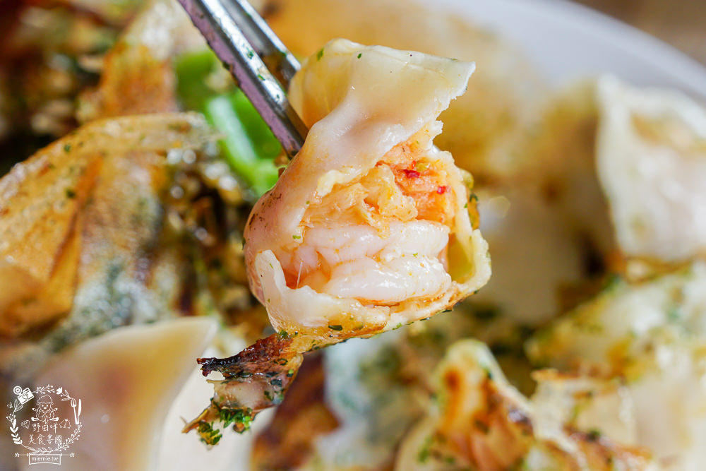 女子餃子|高雄超有特色的圓盤煎餃!三美好一次品嘗三種口味!鹽埕區的特色美食