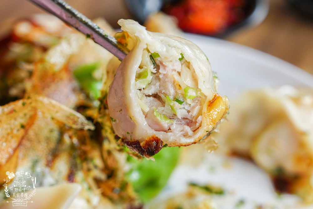 女子餃子|高雄超有特色的圓盤煎餃!三美好一次品嘗三種口味!鹽埕區的特色美食