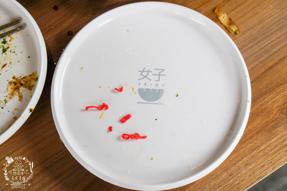 女子餃子|高雄超有特色的圓盤煎餃!三美好一次品嘗三種口味!鹽埕區的特色美食