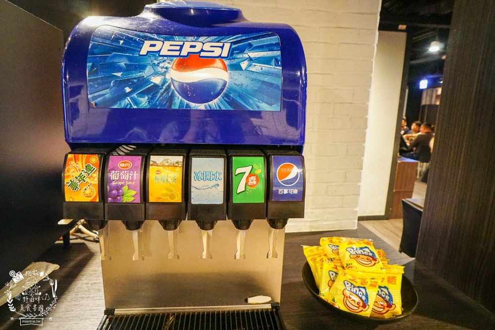 高雄[好客燒烤吃到飽]霸氣帝王蟹+美國生蠔+A5和牛70種以上品項選擇吃到飽!!