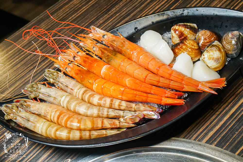 高雄[好客燒烤吃到飽]霸氣帝王蟹+美國生蠔+A5和牛70種以上品項選擇吃到飽!!