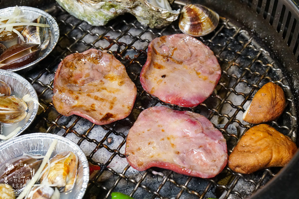 高雄[好客燒烤吃到飽]霸氣帝王蟹+美國生蠔+A5和牛70種以上品項選擇吃到飽!!