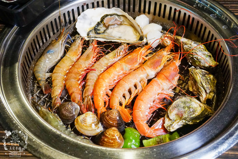 高雄[好客燒烤吃到飽]霸氣帝王蟹+美國生蠔+A5和牛70種以上品項選擇吃到飽!!