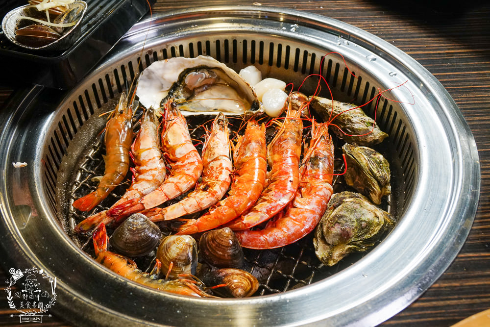 高雄[好客燒烤吃到飽]霸氣帝王蟹+美國生蠔+A5和牛70種以上品項選擇吃到飽!!