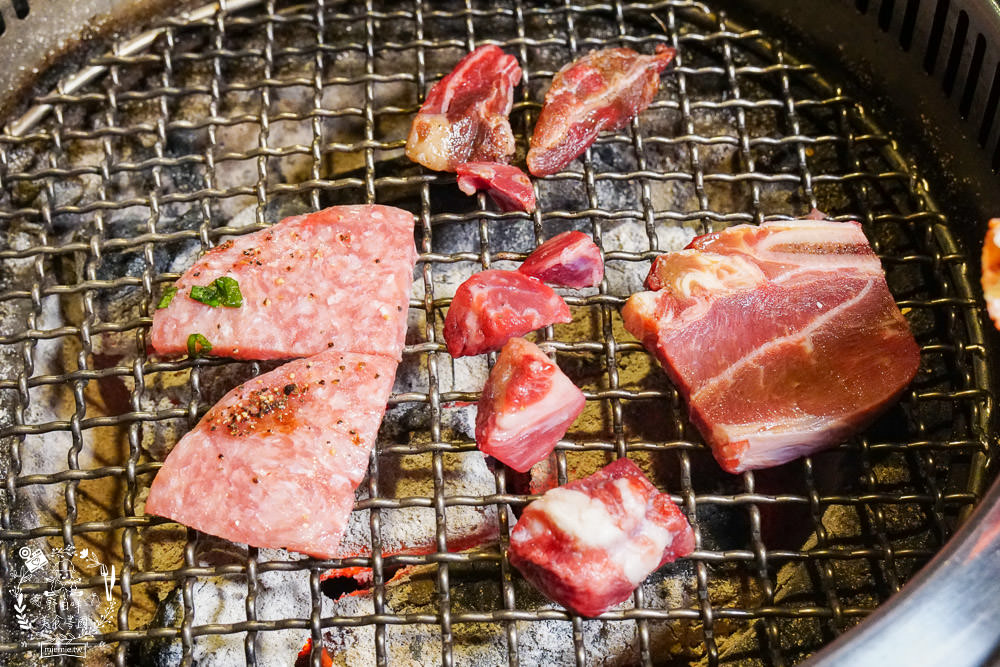 高雄[好客燒烤吃到飽]霸氣帝王蟹+美國生蠔+A5和牛70種以上品項選擇吃到飽!!