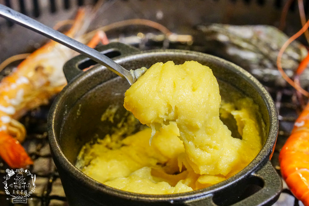 高雄[好客燒烤吃到飽]霸氣帝王蟹+美國生蠔+A5和牛70種以上品項選擇吃到飽!!