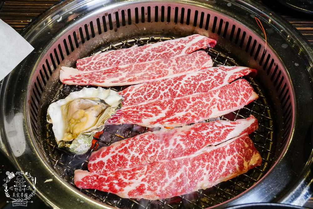 高雄[好客燒烤吃到飽]霸氣帝王蟹+美國生蠔+A5和牛70種以上品項選擇吃到飽!!