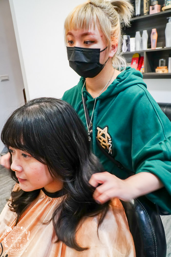高雄美髮推薦[好毛髮型沙龍HOMO hair salon]知性又可愛的大波浪捲髮!新崛江美髮推薦!
