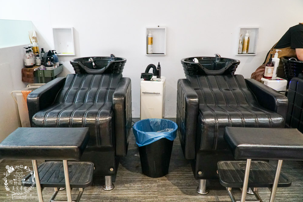 高雄美髮推薦[好毛髮型沙龍HOMO hair salon]知性又可愛的大波浪捲髮!新崛江美髮推薦!