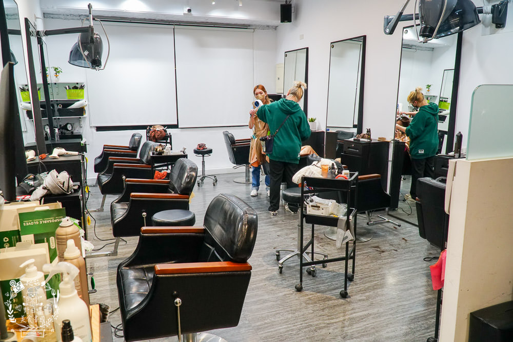 高雄美髮推薦[好毛髮型沙龍HOMO hair salon]知性又可愛的大波浪捲髮!新崛江美髮推薦!