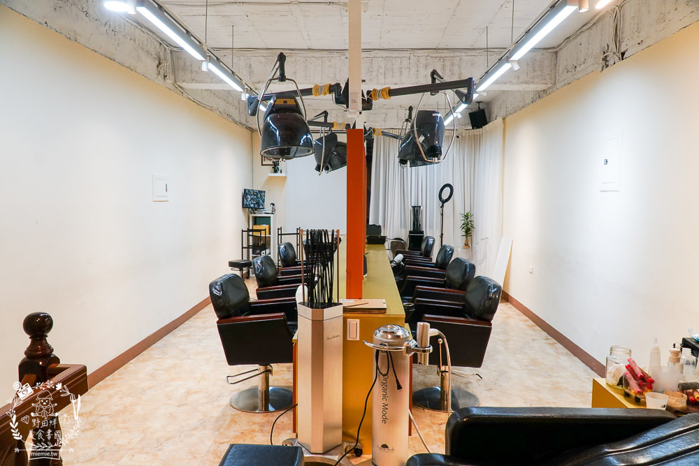 高雄美髮推薦[好毛髮型沙龍HOMO hair salon]知性又可愛的大波浪捲髮!新崛江美髮推薦!