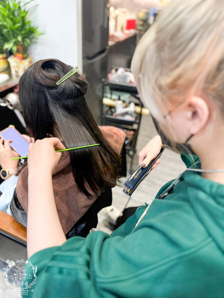 高雄美髮推薦[好毛髮型沙龍HOMO hair salon]知性又可愛的大波浪捲髮!新崛江美髮推薦!