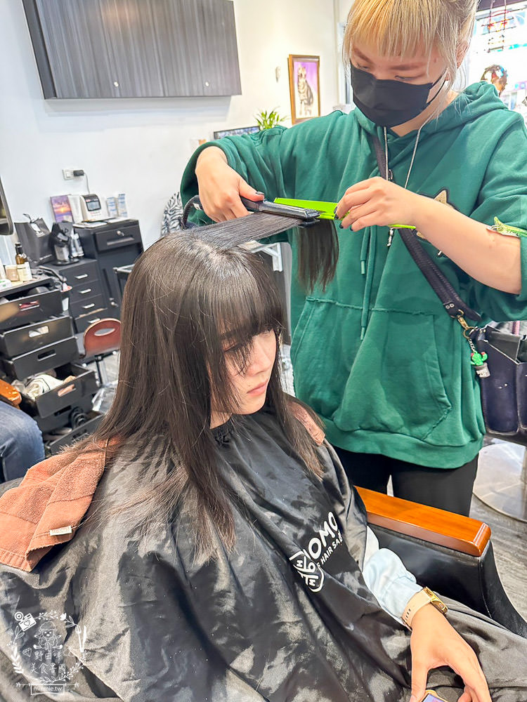 高雄美髮推薦[好毛髮型沙龍HOMO hair salon]知性又可愛的大波浪捲髮!新崛江美髮推薦!