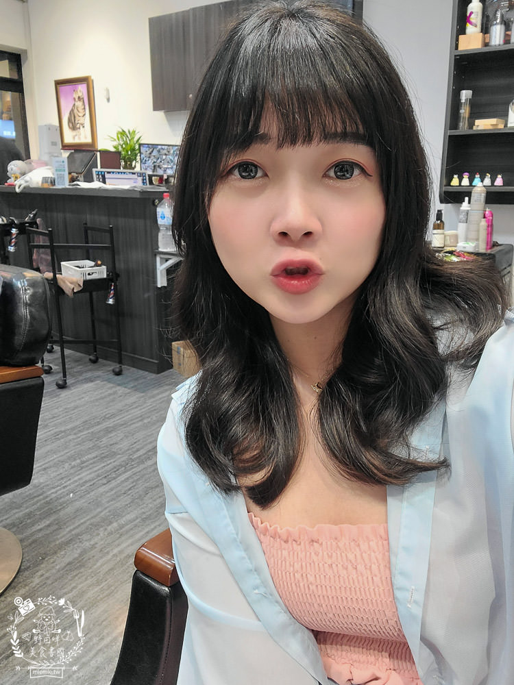 高雄美髮推薦[好毛髮型沙龍HOMO hair salon]知性又可愛的大波浪捲髮!新崛江美髮推薦!