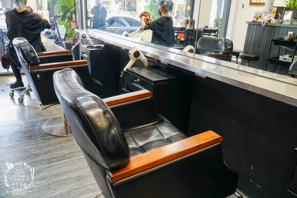 高雄美髮推薦[好毛髮型沙龍HOMO hair salon]知性又可愛的大波浪捲髮!新崛江美髮推薦!