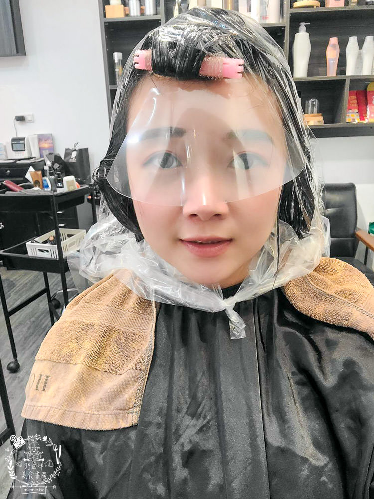 高雄美髮推薦[好毛髮型沙龍HOMO hair salon]知性又可愛的大波浪捲髮!新崛江美髮推薦!