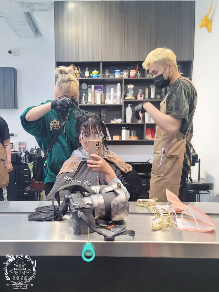 高雄美髮推薦[好毛髮型沙龍HOMO hair salon]知性又可愛的大波浪捲髮!新崛江美髮推薦!