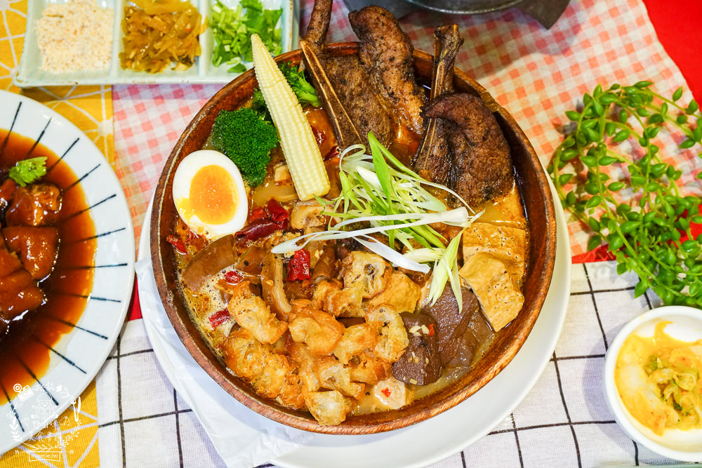 高雄[好飯遇所楠梓店]傳承總舖師30年的辦桌手藝!單身狗居然也能吃辦桌菜?霸氣的戰斧豬湘川麻奶麵銷魂推薦!