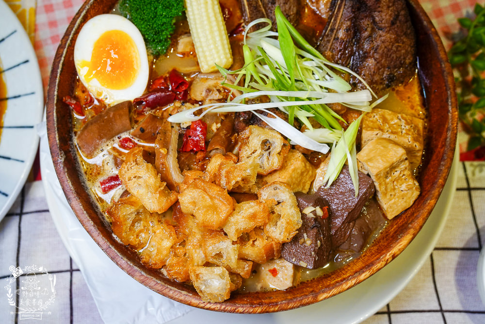 高雄[好飯遇所楠梓店]傳承總舖師30年的辦桌手藝!單身狗居然也能吃辦桌菜?霸氣的戰斧豬湘川麻奶麵銷魂推薦!