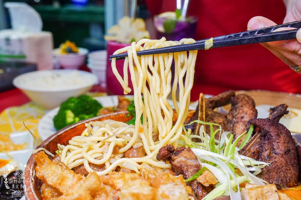 高雄[好飯遇所楠梓店]傳承總舖師30年的辦桌手藝!單身狗居然也能吃辦桌菜?霸氣的戰斧豬湘川麻奶麵銷魂推薦!