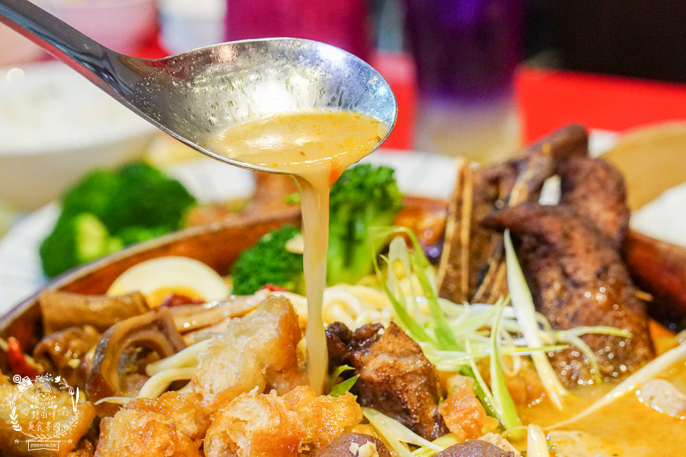 高雄[好飯遇所楠梓店]傳承總舖師30年的辦桌手藝!單身狗居然也能吃辦桌菜?霸氣的戰斧豬湘川麻奶麵銷魂推薦!