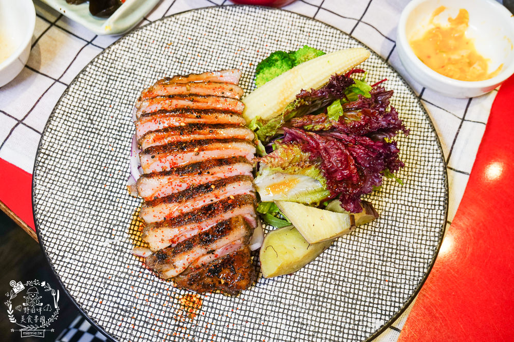 高雄[好飯遇所楠梓店]傳承總舖師30年的辦桌手藝!單身狗居然也能吃辦桌菜?霸氣的戰斧豬湘川麻奶麵銷魂推薦!