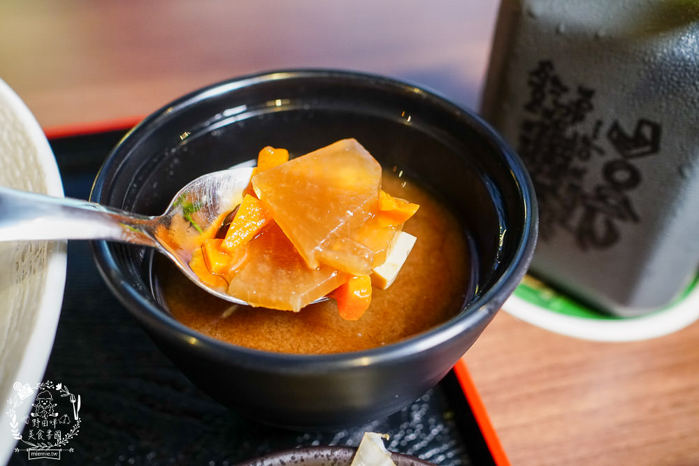 屏東[如煙人文餐酒館]隱藏在勝利星村超好拍的日式居酒屋?彷彿走進華燈初上的拍攝場景?
