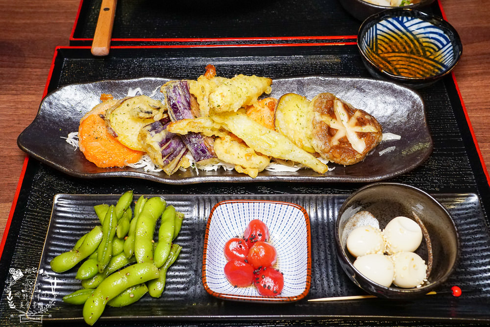 屏東[如煙人文餐酒館]隱藏在勝利星村超好拍的日式居酒屋?彷彿走進華燈初上的拍攝場景?