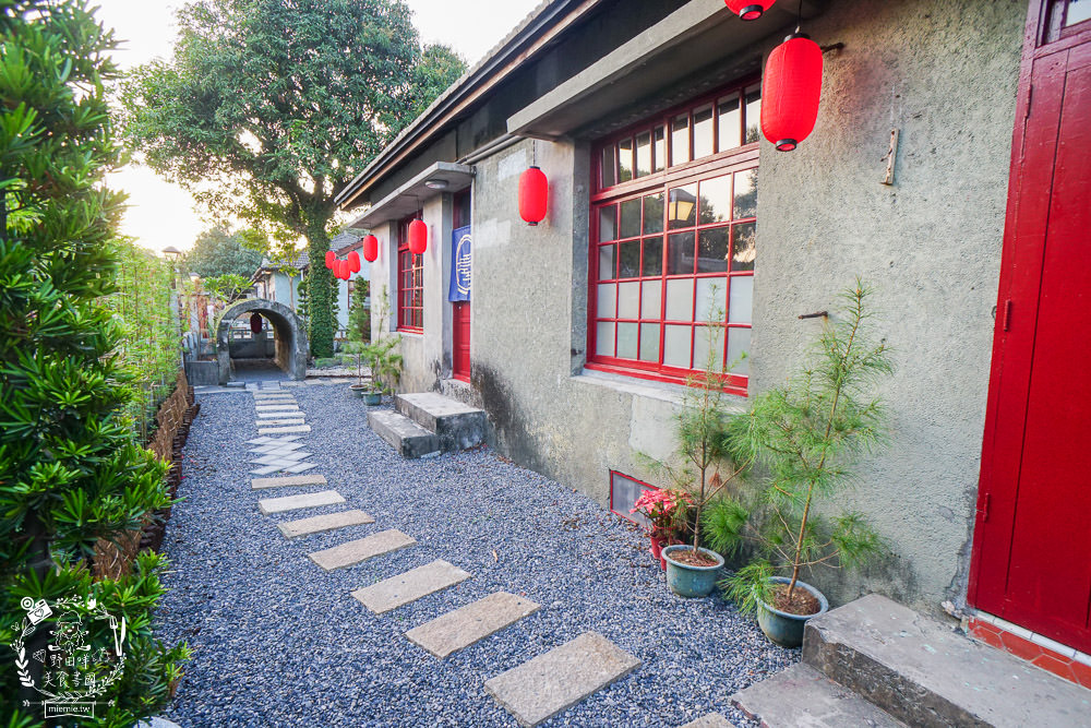 屏東[如煙人文餐酒館]隱藏在勝利星村超好拍的日式居酒屋?彷彿走進華燈初上的拍攝場景?