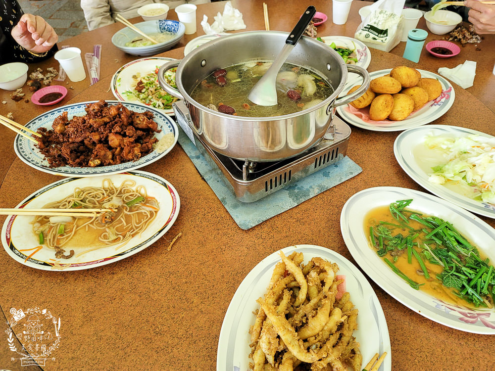 高雄月世界美食|妙香亭土雞城|著名土雞城勝地|泥火山地形相伴